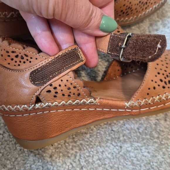 Spring Step Women's Size 6 Leather Ankle Strap Wedges Sandals - Picture 6 of 8